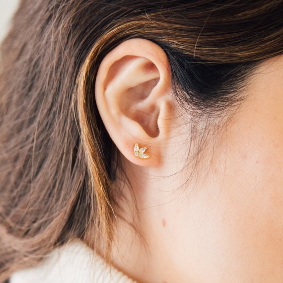 Petal stud earring Petal stud earring