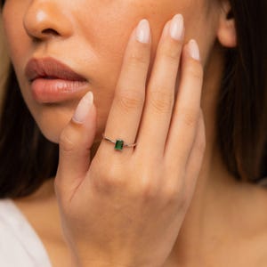 Emerald Birthstone Ring by Caitlyn Minimalist • Vintage-Style Solitaire Ring in Silver • Art Deco Gemstone Jewelry • Gift for Her • RR086