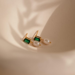 Emerald & Pearl Drop Earrings by Caitlyn Minimalist • Green Art Deco Stud Earrings • Dainty Vintage Emerald Jewelry • Gift for Her • ER375