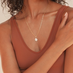 Barock Perlen Anhänger Halskette von Caitlyn Minimalistisch • Unregelmäßiger Perlen Anhänger • Brautjungfer Geschenke • Schichtkette • NR012