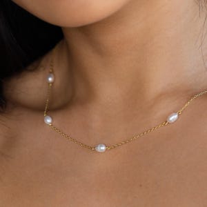 Collier ras-de-cou minimaliste en perles de Caitlyn • Bijou de mariée, cadeau idéal pour les demoiselles d'honneur • NR098