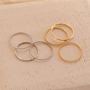 Stapelringenset • Ultradunne stapelringen • Gedraaide ring, delicate ring met kralen, midi-ring • Minimalistische gemengde ringenset • Cadeauset • RR051 afbeelding 5