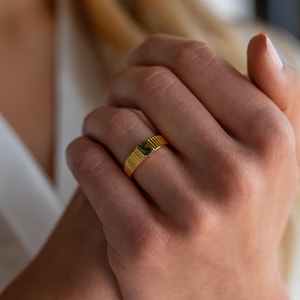 Peridot Statement Signet Ring by Caitlyn Minimalist • Gold Vintage Cocktail Ring with Green Gemstone • Perfect Gift for Mom • RR064 image 6