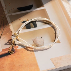 Tobillera de perlas delicadas de Caitlyn Minimalista Pulsera con cuentas, perfecta para el uso diario Joyería de verano Boho Regalo nupcial BR032 imagen 2