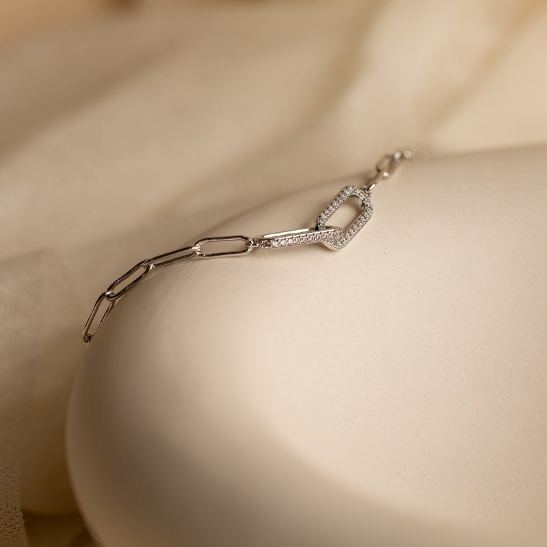 Bracelet à maillons pavé de diamants par Caitlyn Minimalist Bracelet chaîne avec trombone délicat Bijoux minimalistes Cadeaux d'anniversaire BR044 STERLING SILVER