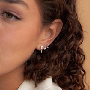 Lot de 3 pendants d'oreilles diamants par Caitlyn Minimalist Ensemble de boucles d'oreilles superposables dépareillées Clous d'oreilles Cadeau de demoiselle d'honneur pour elle ER372 image 7