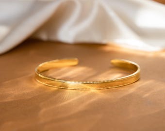 Minimalist Cuff Bracelet by CaitlynMinimalist • Gold & Silver Bangle Bracelet • Everyday Jewelry • Mom Gift • Birthday Gift for Her • BR039