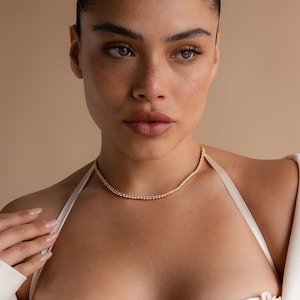 Tennisketting met 3-pootdiamanten van Caitlyn Minimalist • Diamanten en kristallen choker • Trouwsieraad • Jubileumcadeau voor haar • NR203