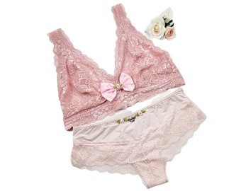 Pink plus size/curvy ddlg lingerie set.