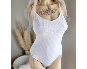 White daisy bodysuit.