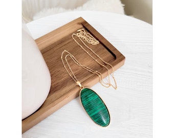 Dalila. A green and gold oval stone necklace.