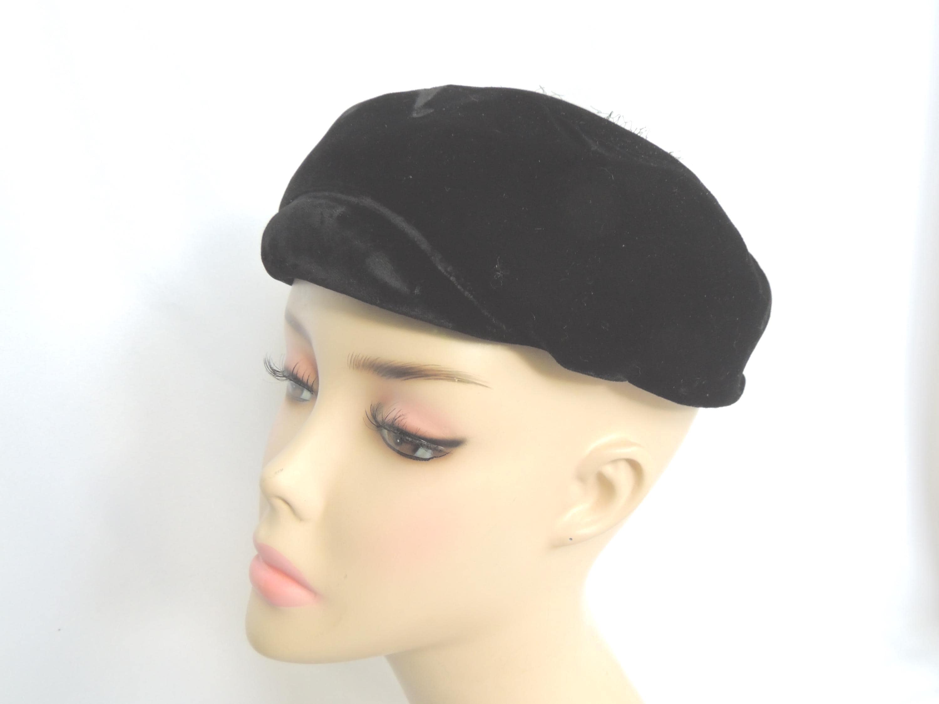 1960 Beanie - Etsy display picture 3