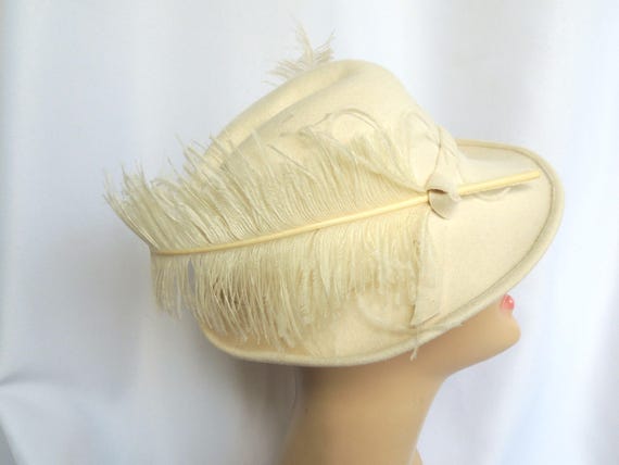 Vintage off White Fur Felt Fedora/cloche Dress Hat With  display picture 2