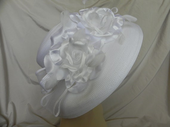 White Synthetic Straw Large Fancy Hat Derby Hat W… - image 1