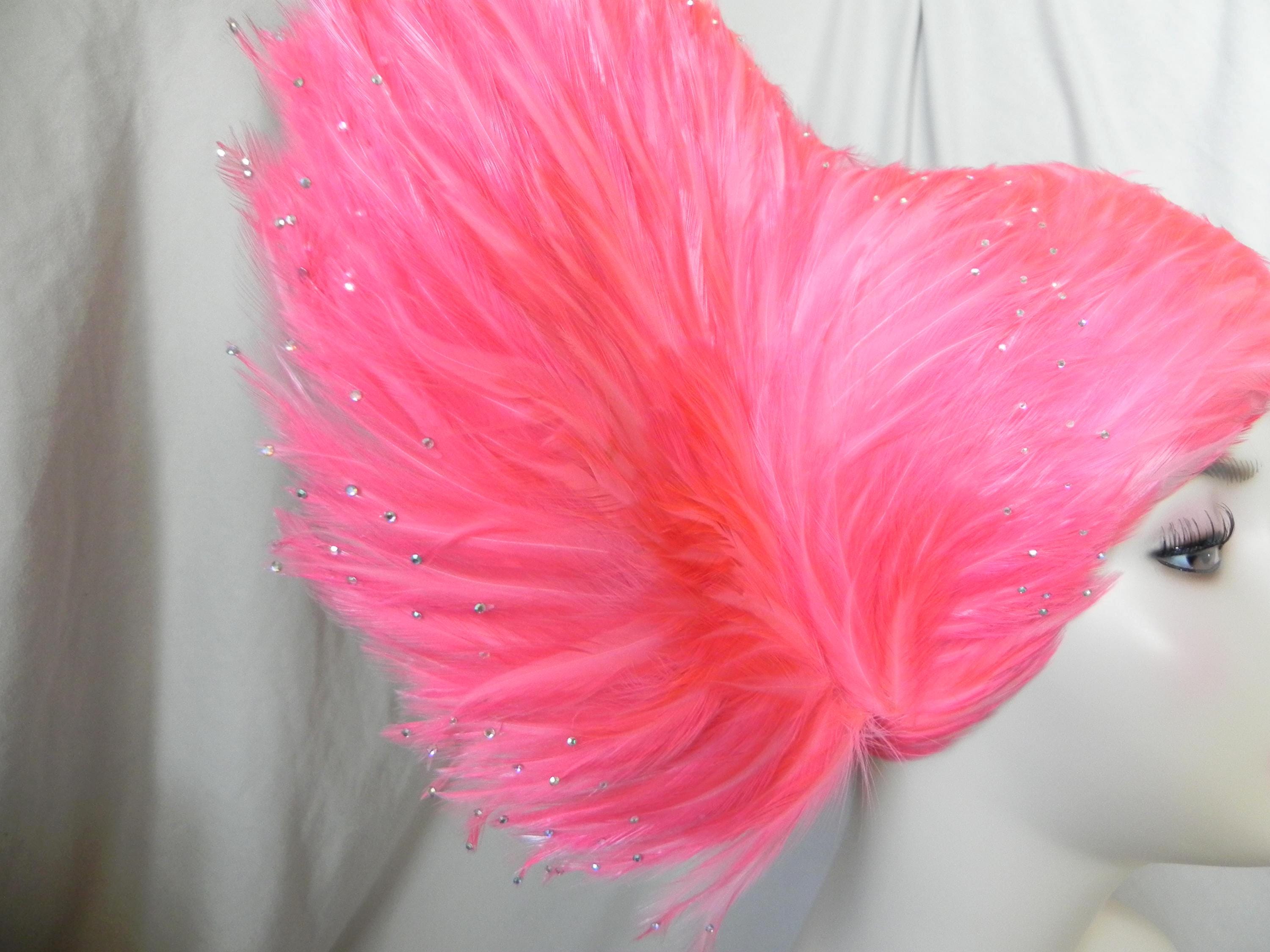 1960s Jack McConnell Tilt Hat – Fuchsia Velour w/ Feather Trim & Box Vintage Jack Mcconnell Fuchsia Feather Cloche Hat With  main image 2