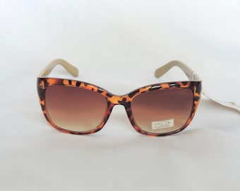 New Oscar de la Renta Sunglasses Retro Cat Eye Gold Black Side Logo NWT Pinup Oscar de la Renta Designer Sunglasses for Women for sale | eBay main image 4