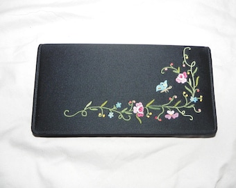 Bolso de mano vintage de seda negra para noche: Flores pequeñas, bordado de mariposa