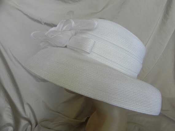 White Synthetic Straw Large Fancy Hat Derby Hat W… - image 5