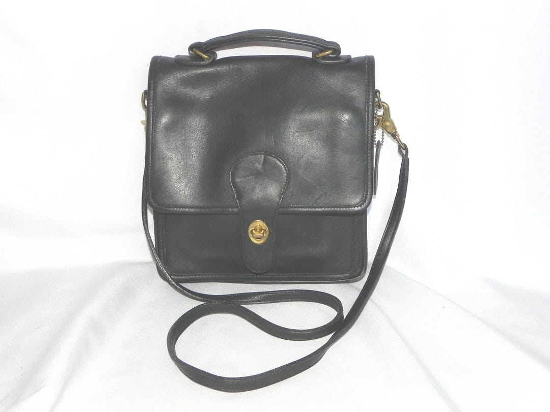 Coach Eliza Shoulder Bag With Zipper Closure smooth leather