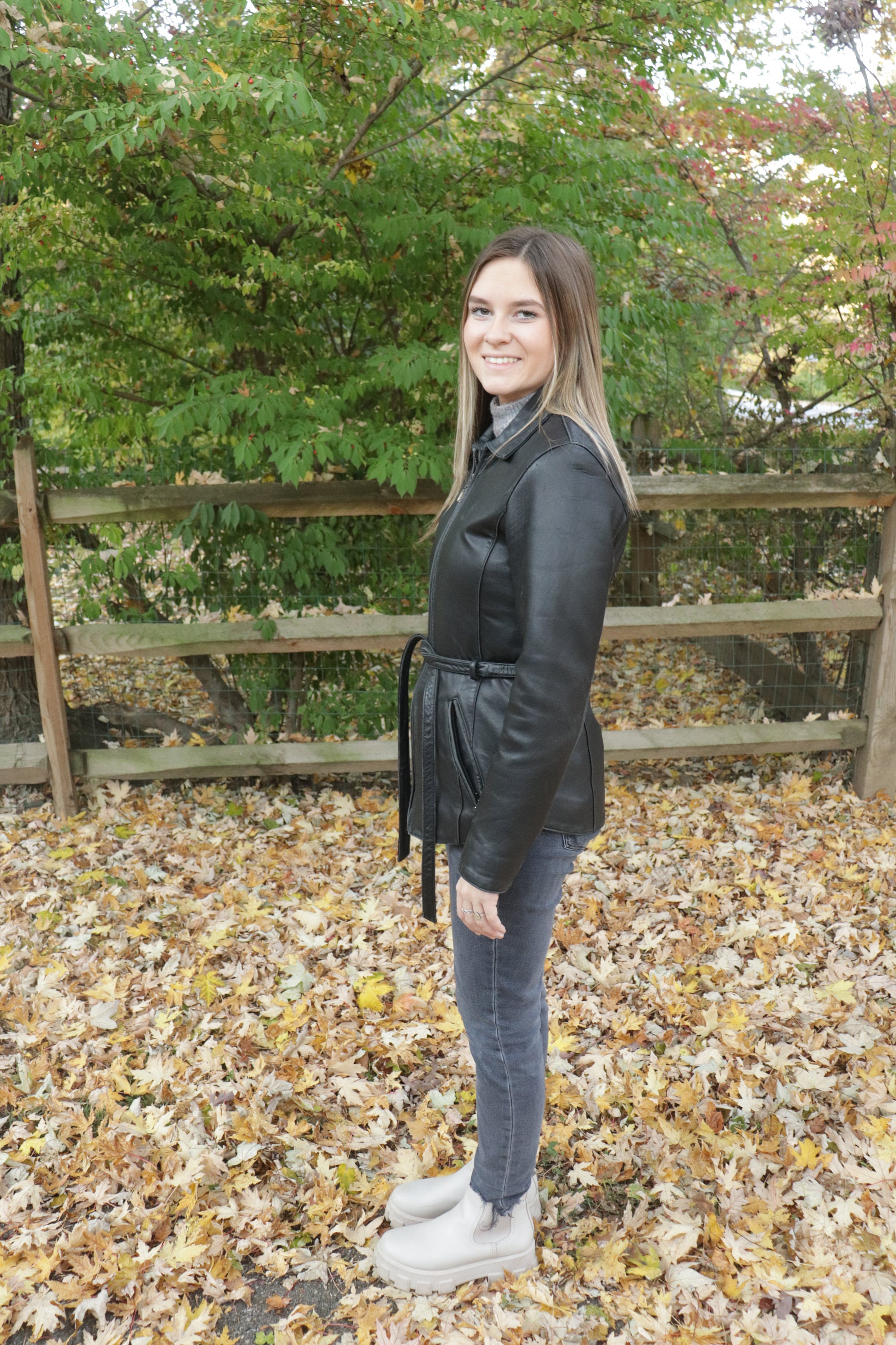 ジャケット・アウター 90s vintage short leather jacket black Vintage 1990's Short Black Leather Zippered Jacket With Belt and