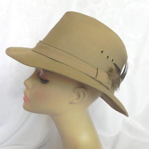 Khaki Tan Vintage Herren oder Unisex Safari Hut Fedora Trilby Hut Wasserabweisend Größe L von Goorin of California