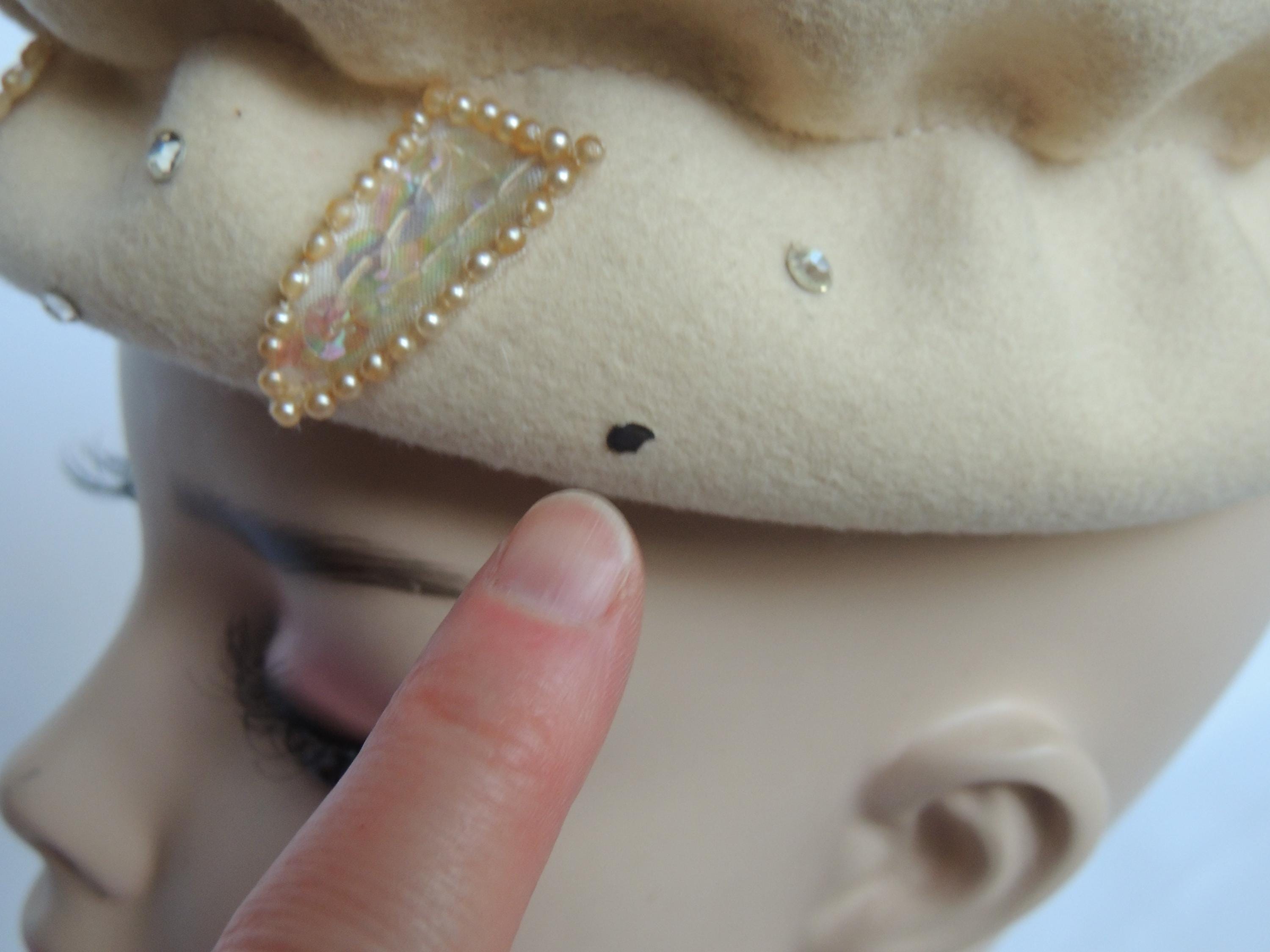 Vintage off White/ivory Wool Felt Pillbox Hat With Sequins  display picture 2