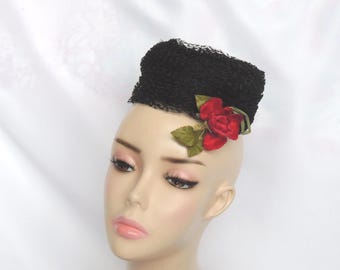 Whimsical Favorette Embroidered Floral Pillbox Hat Womens 
