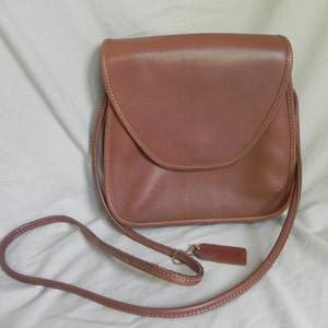 Coach Vintage Leather Lindsay Bag Purse Crossbody Messenger Bag Saddle Brown #0488-300