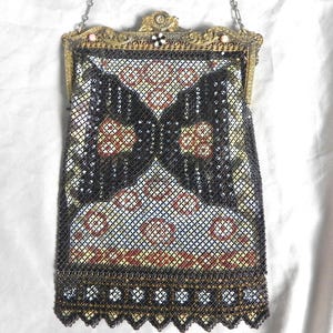Bolso de noche estilo Art Nouveau de malla esmaltada de principios del siglo XX, de Mandalian Mfg. Coleccionables.