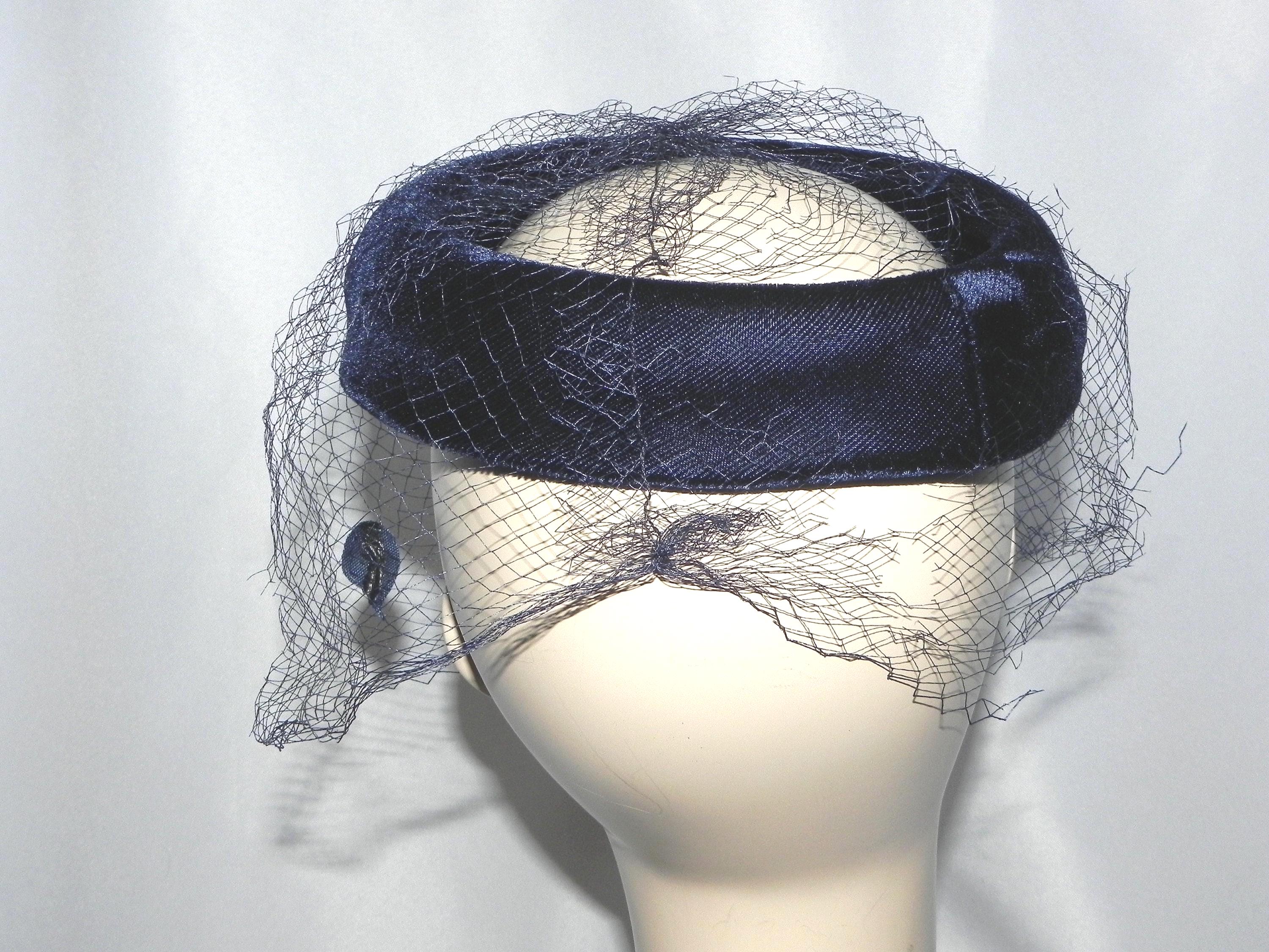 Vintage Dark Navy Blue Velvet Open Crown Pillbox/birdcage  display picture 3