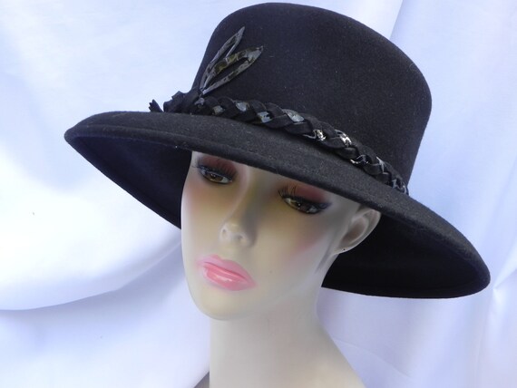 Black fancy hat hotsell