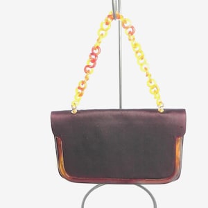 vintage Sac de soirée en soie rouge bordeaux Sac à main avec cadre et sangle à maillons en lucite écaille