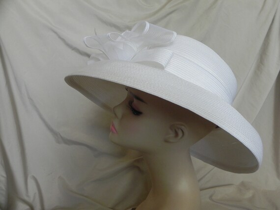 White Synthetic Straw Large Fancy Hat Derby Hat W… - image 4