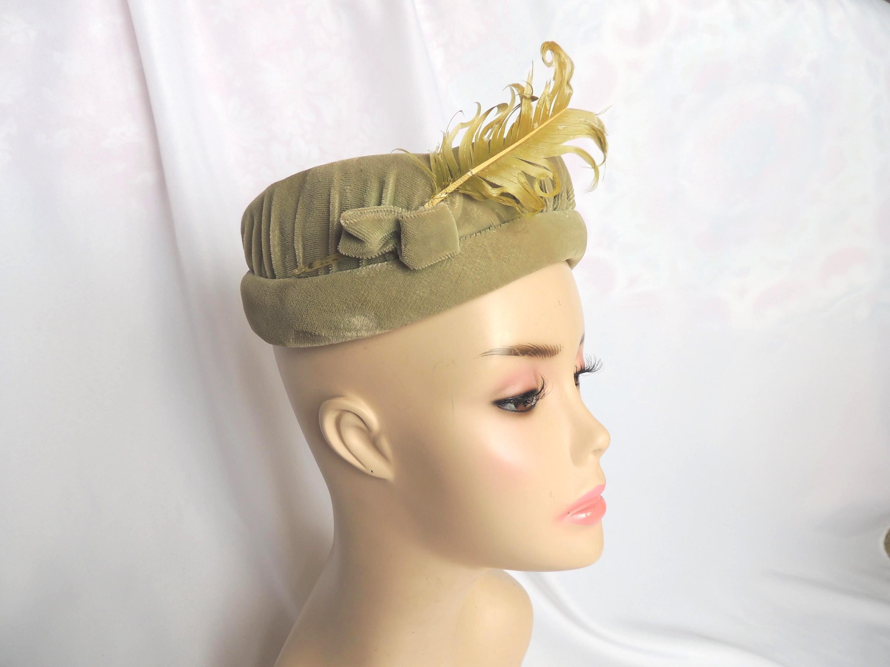 VINTAGE 1950s 60s GREEN VELVET PILLBOX HAT FEATHERS GOLD SATIN BOWS & TRIM 49f66d7f32379d1981fd42bd44216c  main image 3