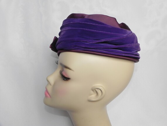 Purple Velvet Beret Style Cloche Hat with Plum Sa… - image 4