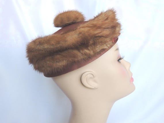 Vintage 1950s Honey Brown Mink Satin Pillbox, Toque Hat  display picture 2