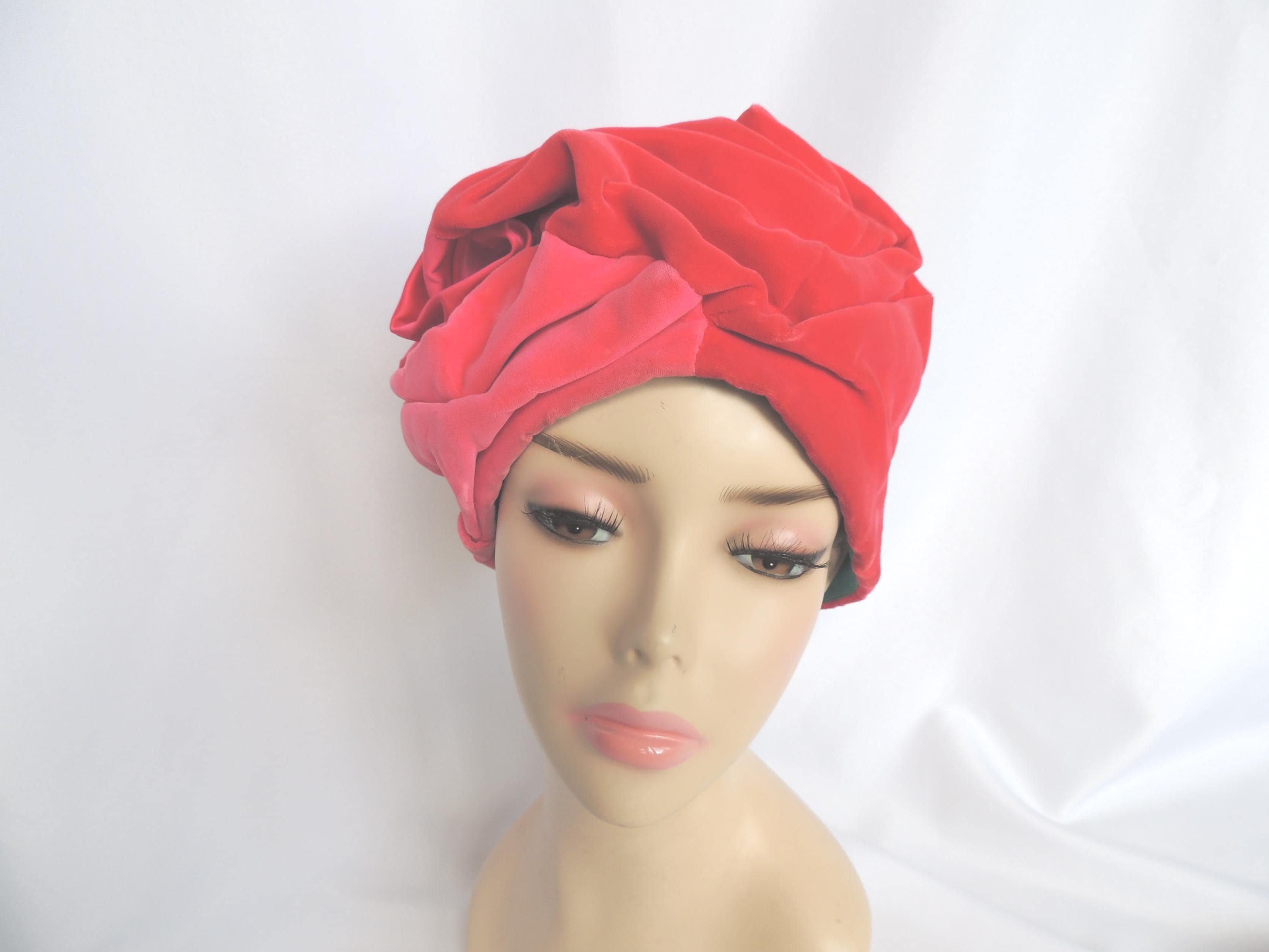 Rare Hot Pink feathered Vintage Turban hat! Cerise Pink Vintage Double Flower Turban Hat main image 3