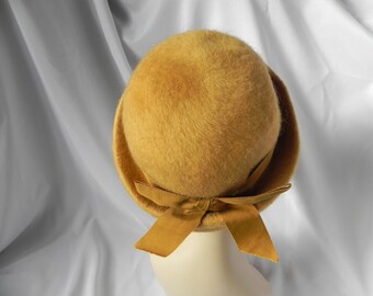 Vintage Mohair Cloche Hat by Henry Pollak – Camel Gold  display picture 3