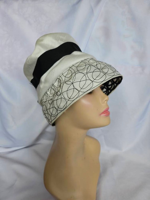 Vintage White Silk Cloche Hat with Black Ribbon a… - image 2