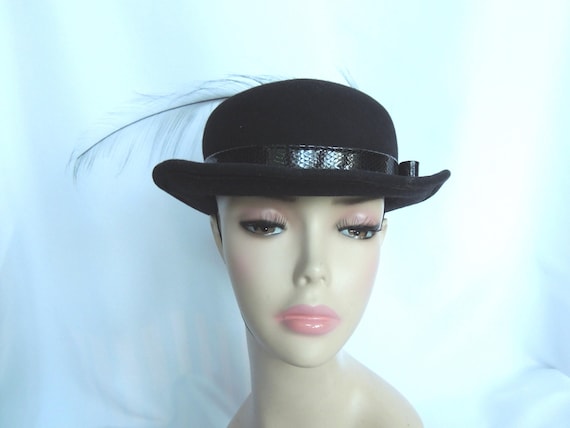Vintage Adolfo II New York Paris Black Wool Felt Cloche Bowler Hat Vtg Adolfo II I. Green & Tan Wool Felt Cloche Bow Church  main image 4