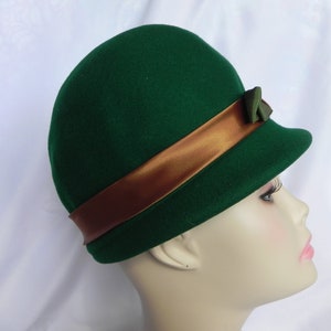 Kelly Green vintage Henry Pollak Laine Feutre Cloche Chapeau Robe Chapeau de Pâques Chapeau Seau Chapeau