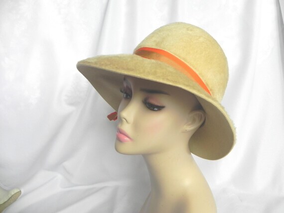 Vintage Beige Fuzzy Felt Cloche/Bucket Dress Hat