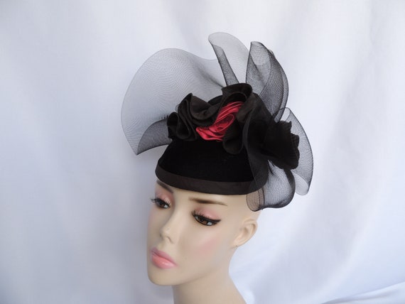 Vintage Black Velvet Fascinator Derby Hat Half Ha… - image 1