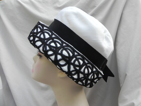 Vintage White Silk Cloche Hat with Black Ribbon a… - image 7