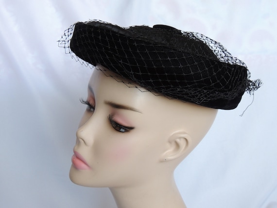 Vintage Black Silk and Velvet Pillbox Hat Beanie … - image 1