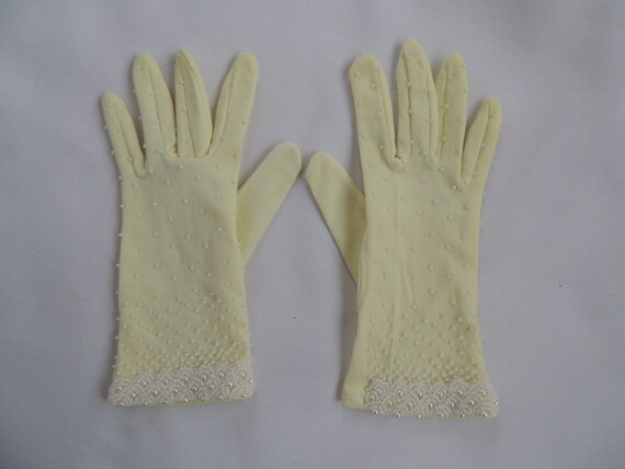 Vintage Short Light Yellow Beaded Dress Gloves Ev… - image 4