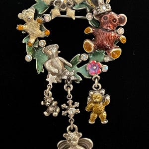 Vintage rare Kirks Folly Teddy bear wreath brooch