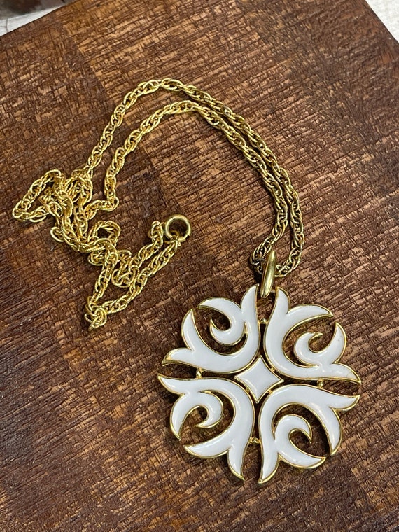 Vintage Trifari white enamel abstract necklace