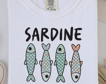 Sardinen Saison Küstenfisch Stickdatei, Strand Sweatshirt Muster, Folk Art Maschinenstickerei