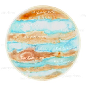 Puede incluir: Una pintura de acuarela de un planeta con rayas azules y naranjas. La pintura es circular y tiene un fondo blanco.